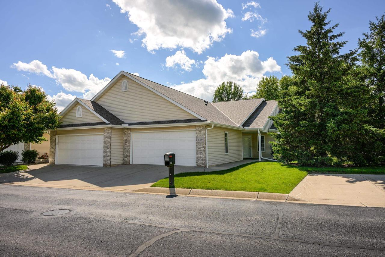 669 Springbrook CIRCLE, Deforest, WI 53532