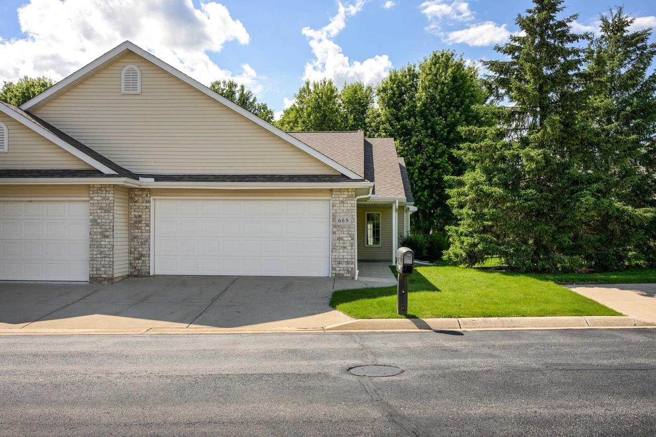 669 Springbrook CIRCLE, Deforest, WI 53532 — photo 2