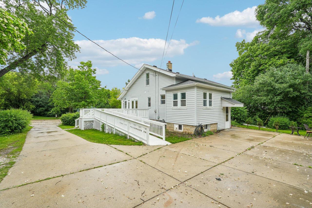 3615 W Cold Spring Rd, Greenfield, WI 53221 — photo 2