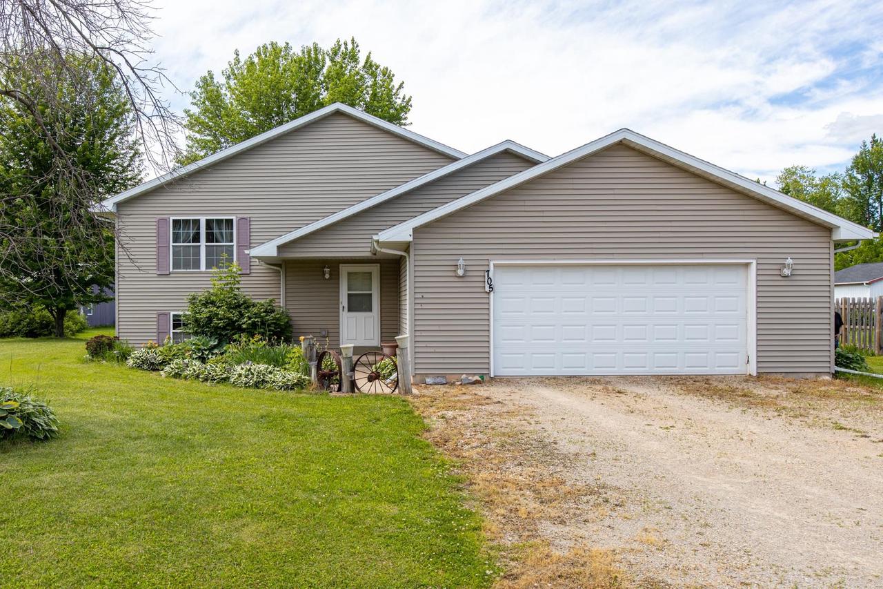 705 Riverview Drive — photo