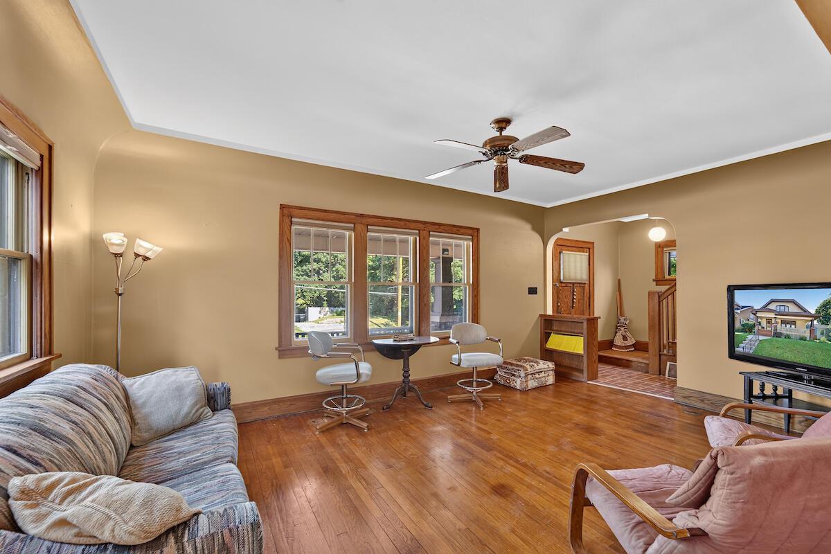 1127 Jefferson STREET, Racine, WI 53404 — photo 3