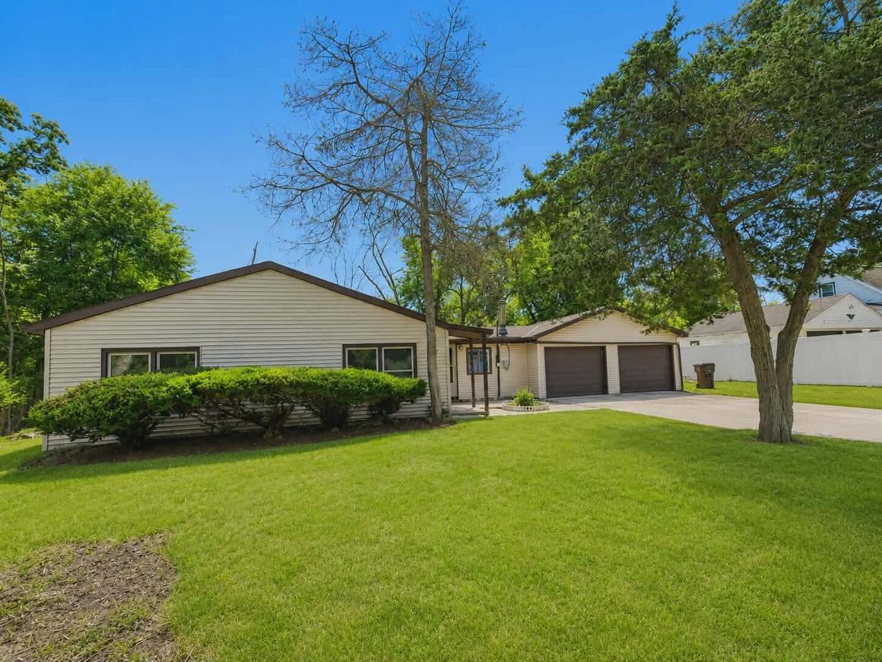 3908 Valley ROAD, Racine, WI 53405 — photo 2