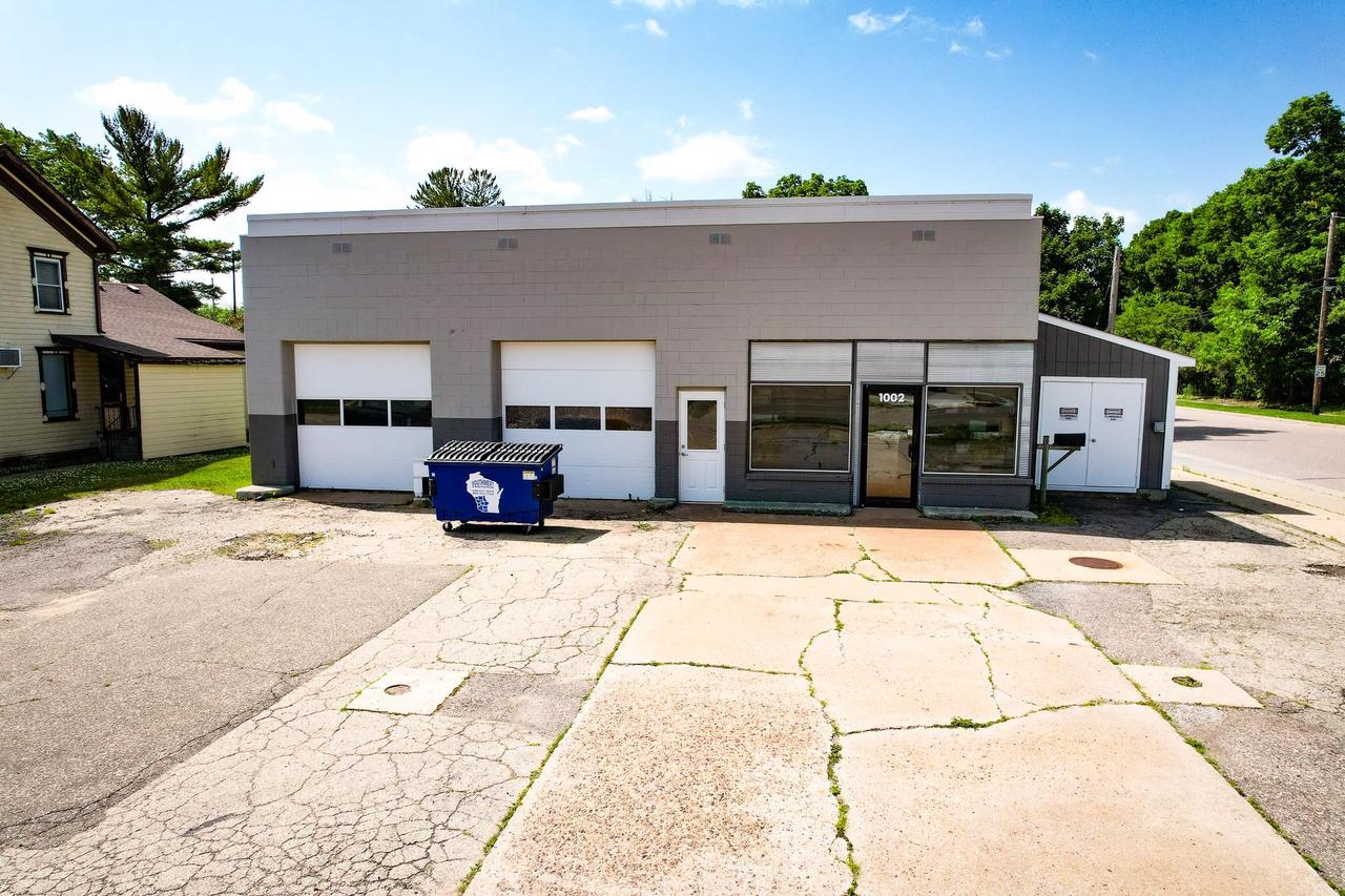 1002 E Main Street — photo