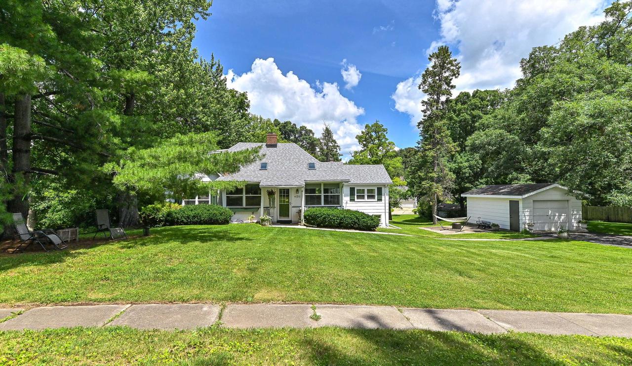 W198 Tombeau Boulevard — photo