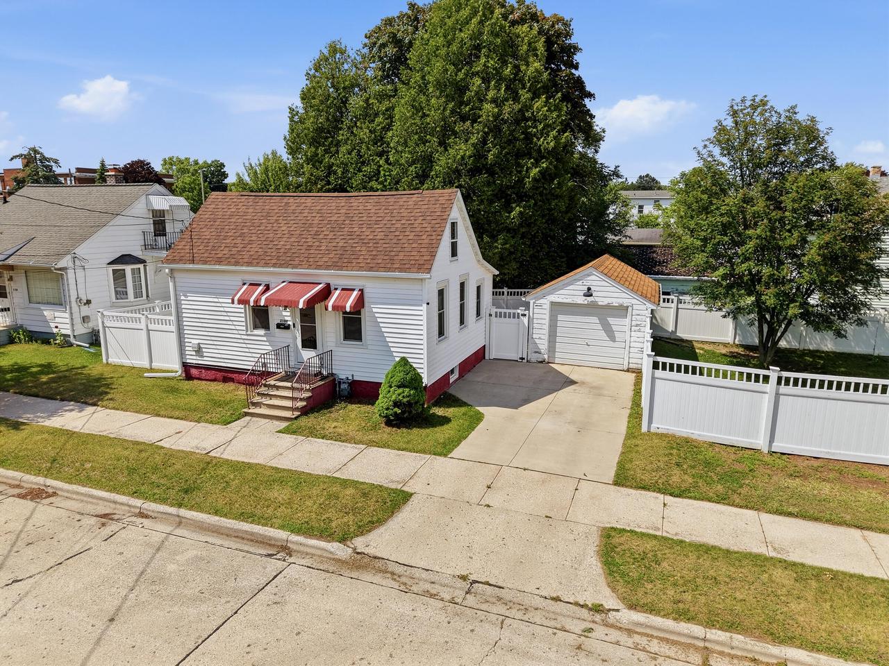 2104 11th STREET, Two Rivers, WI 54241 — photo 2