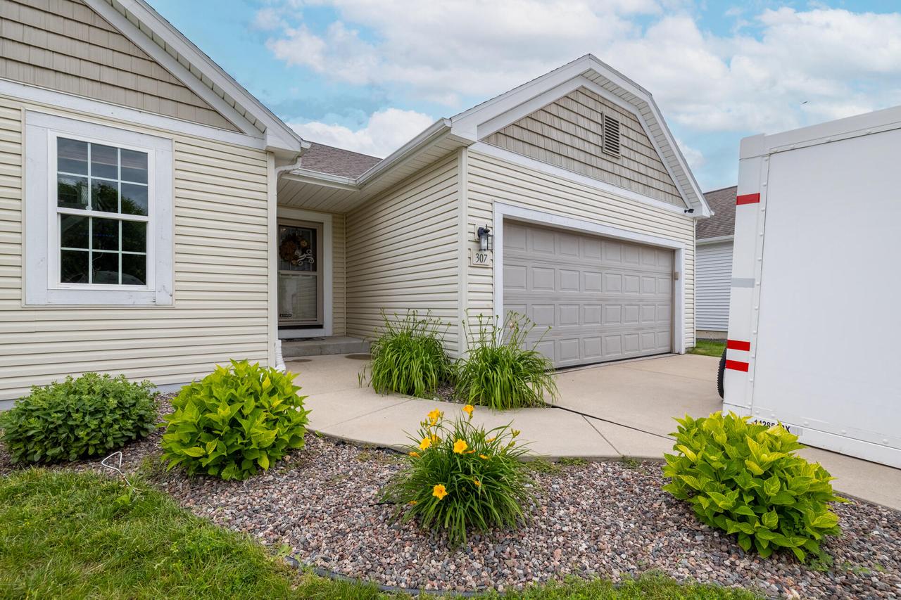 307 Reeds DRIVE, West Bend, WI 53095 — photo 2