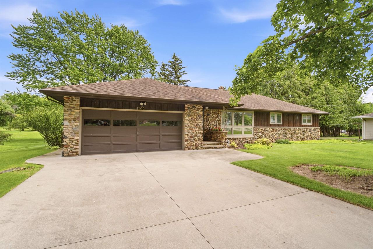 1102 s ridge ln, APPLETON WI 54914