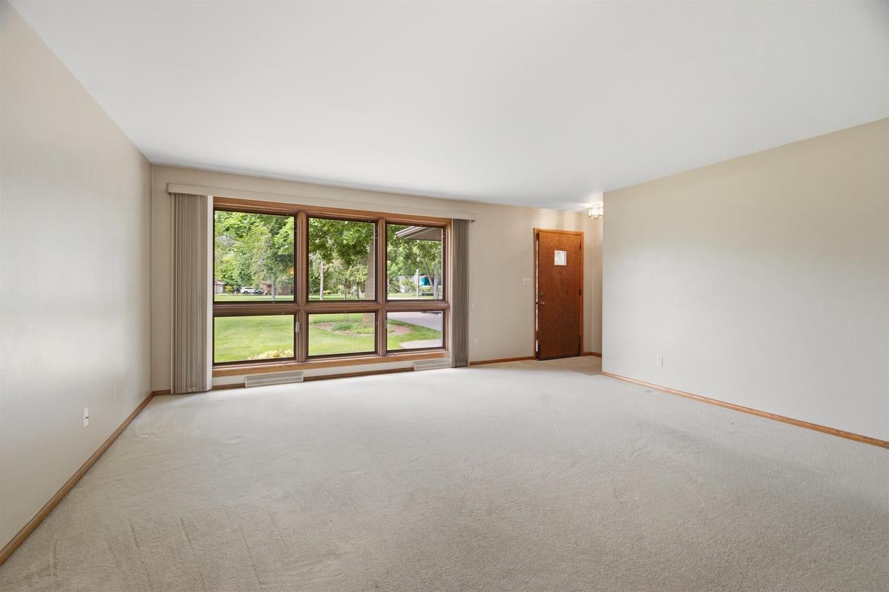 1102 s ridge ln, APPLETON WI 54914 — photo 3