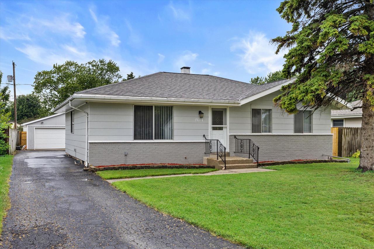 6902 Brian DRIVE, Racine, WI 53402 — photo 2