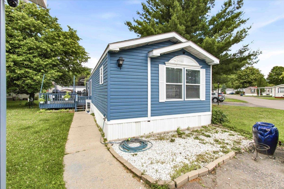109 Deer Path — photo
