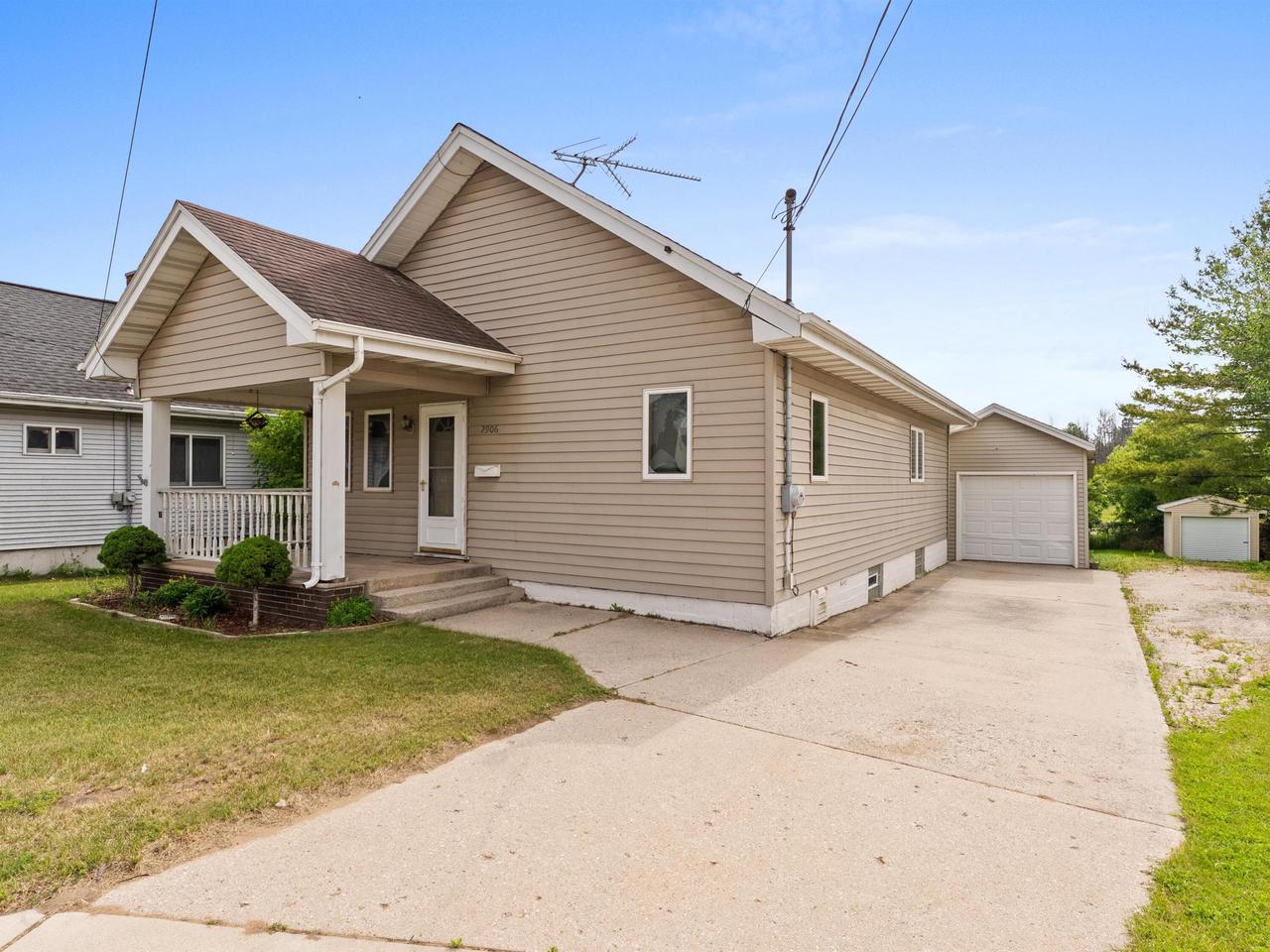 2906 Forest AVENUE, Two Rivers, WI 54241 — photo 2