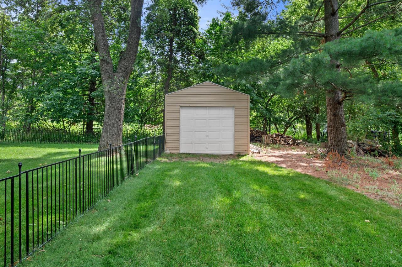 928 Mill ROAD, Delafield, WI 53018 — photo 2