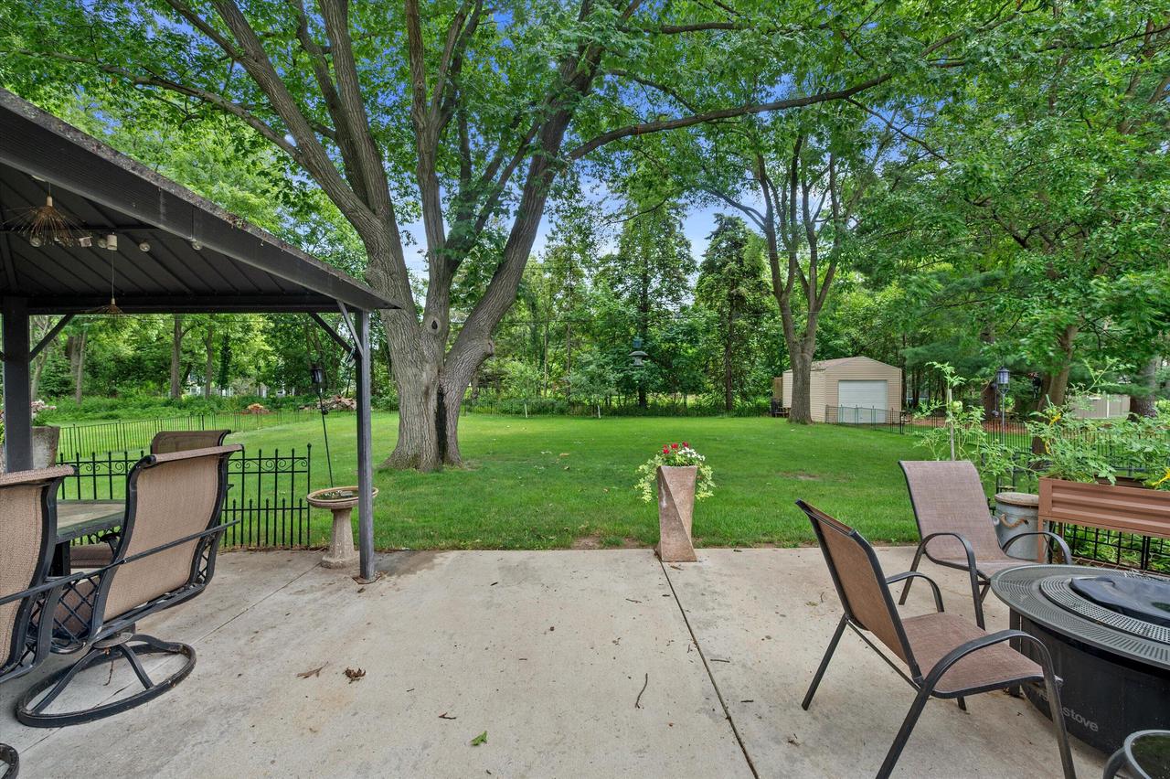 928 Mill ROAD, Delafield, WI 53018 — photo 3