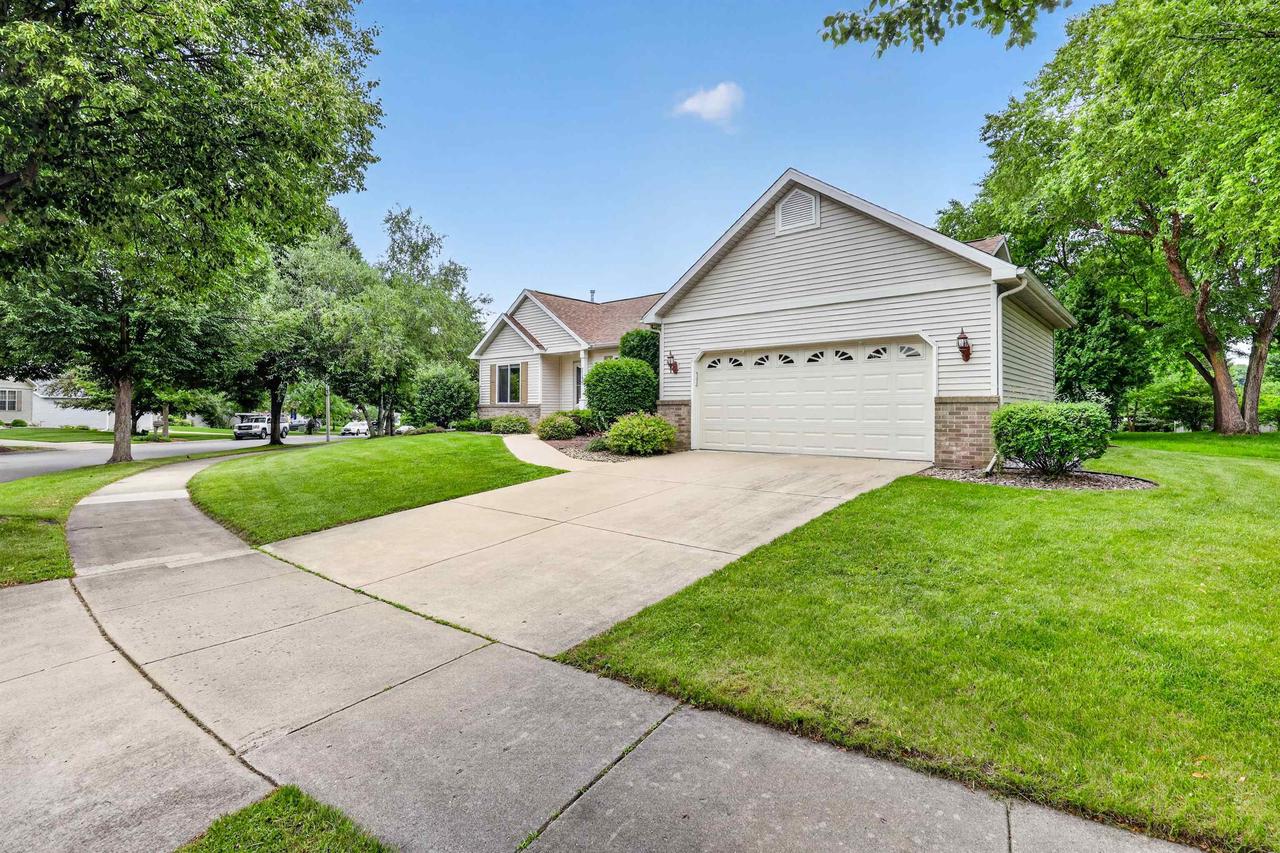 5237 Summer Ridge DRIVE, Madison, WI 53704 — photo 2