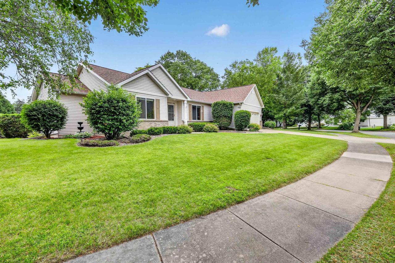 5237 Summer Ridge DRIVE, Madison, WI 53704 — photo 3