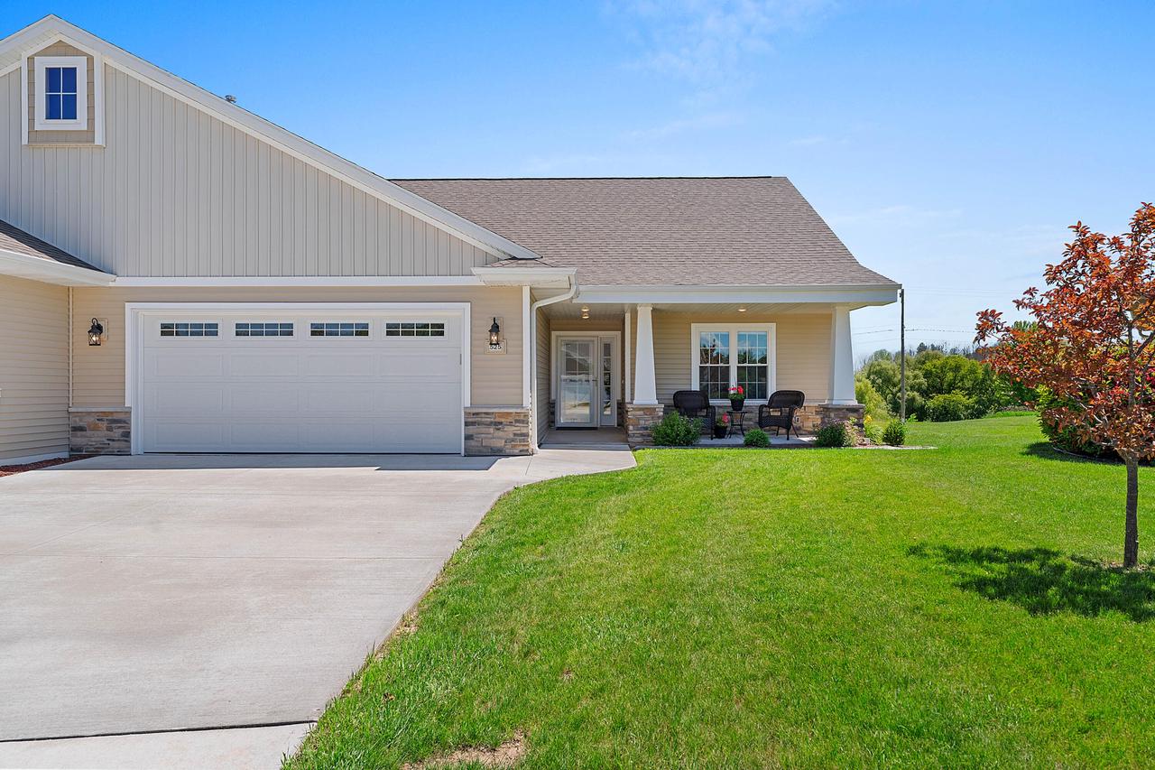 525 Mapleleaf Court — photo