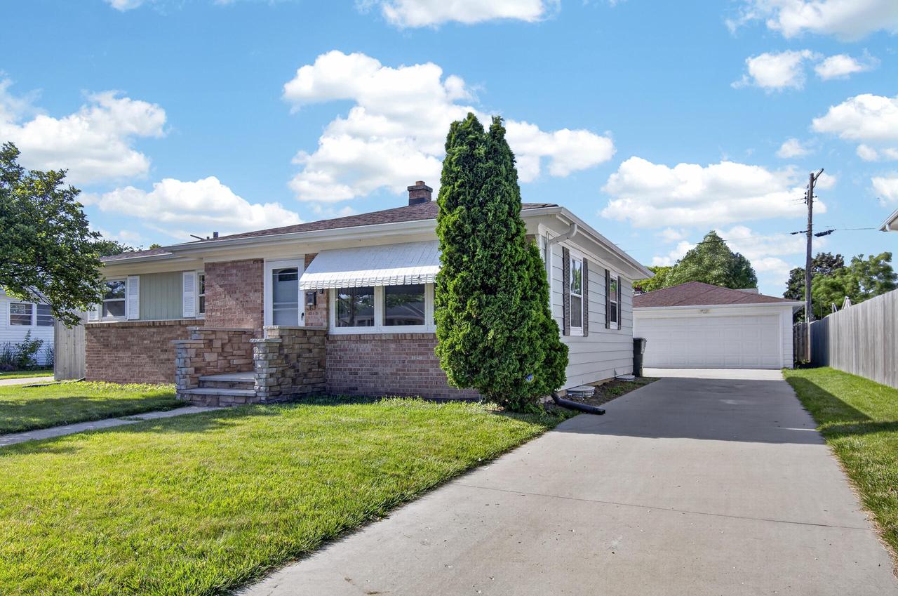 1008 Saxony DRIVE, Racine, WI 53402 — photo 2