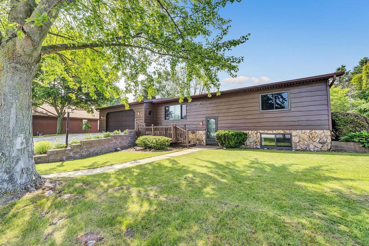 1315 Sunrise Court — photo