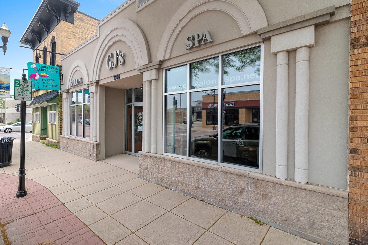 1604 Washington STREET, Two Rivers, WI 54241 — photo 3