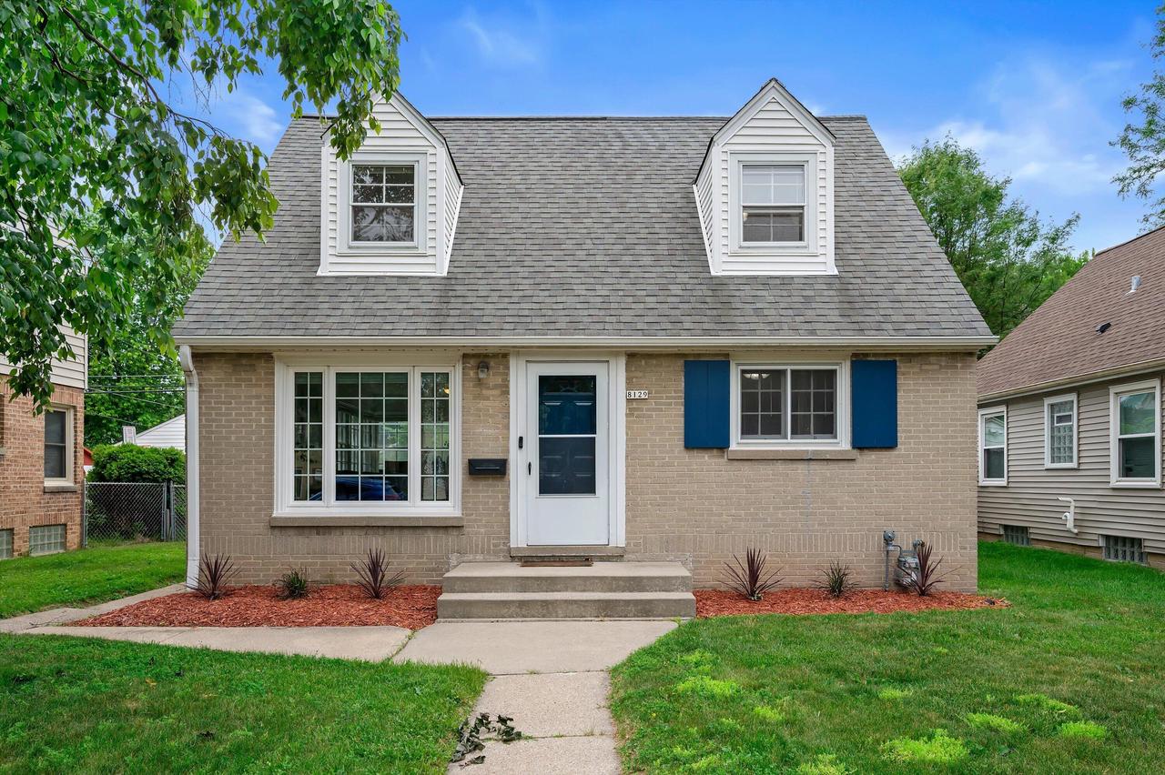 8129 W Burleigh Street — photo