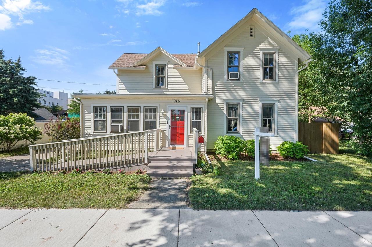 916 Giles Street — photo