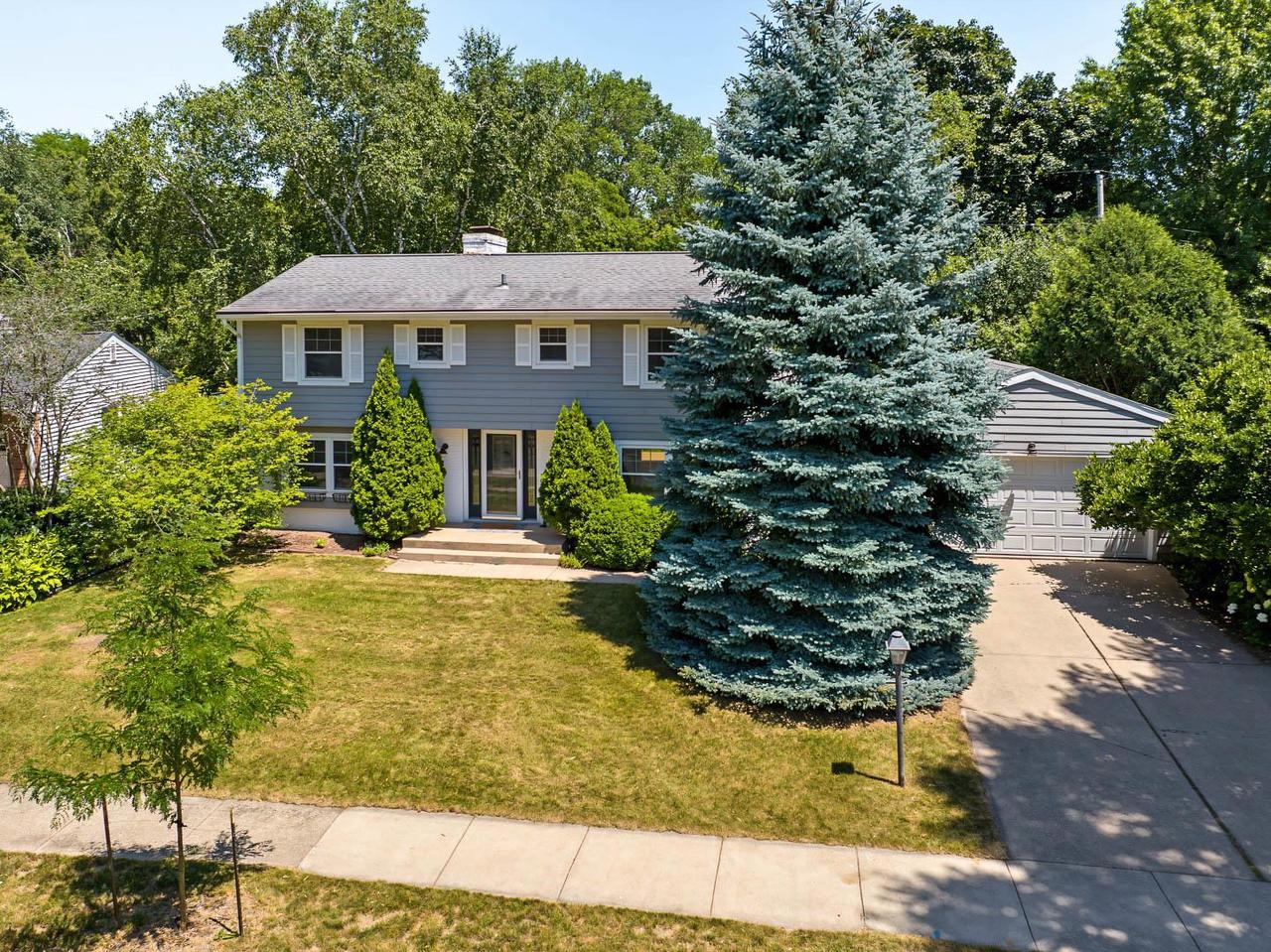 101 Carillon Drive — photo