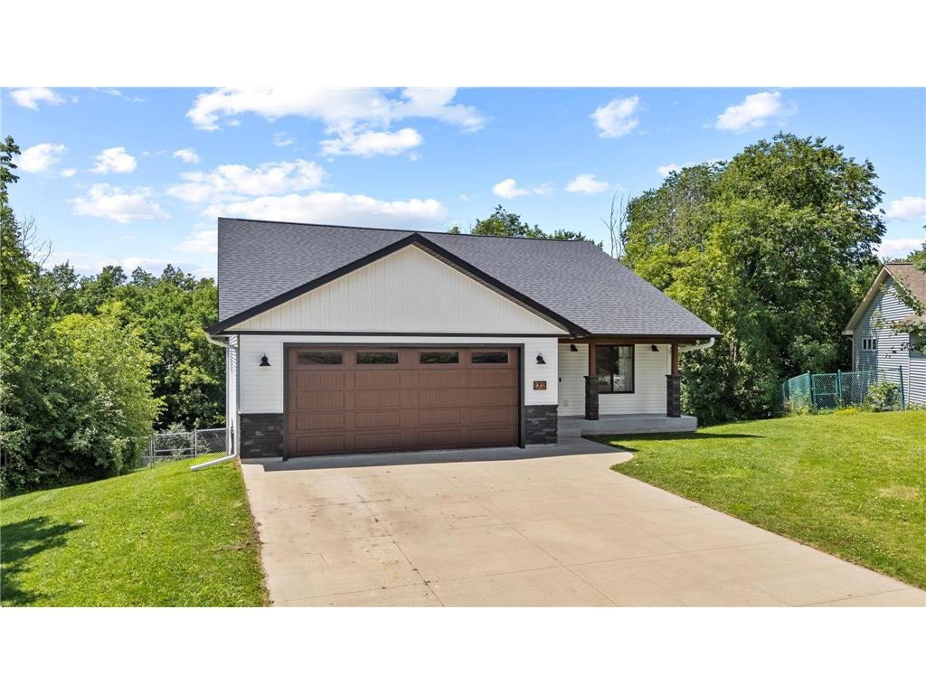 W1202 Oakridge Court — photo