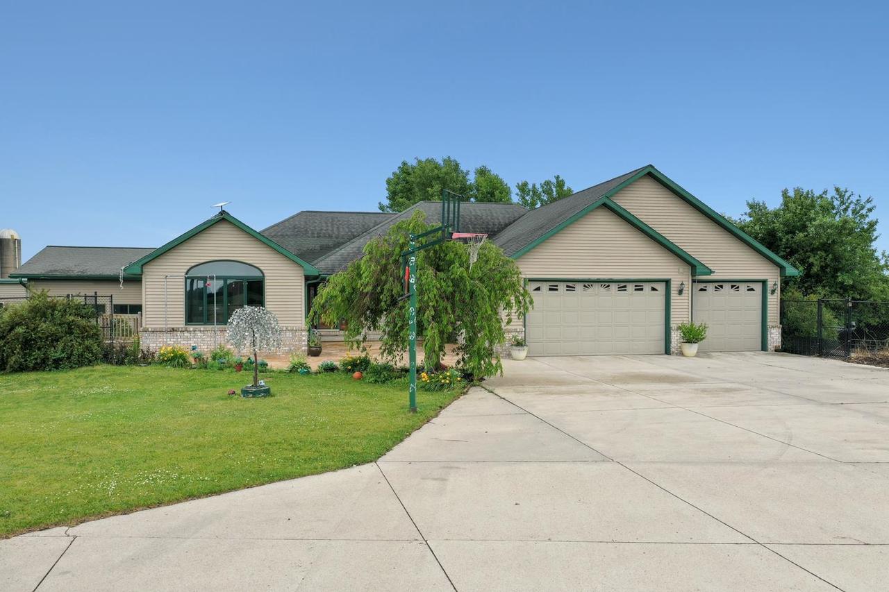 23689 Manitowoc Road — photo
