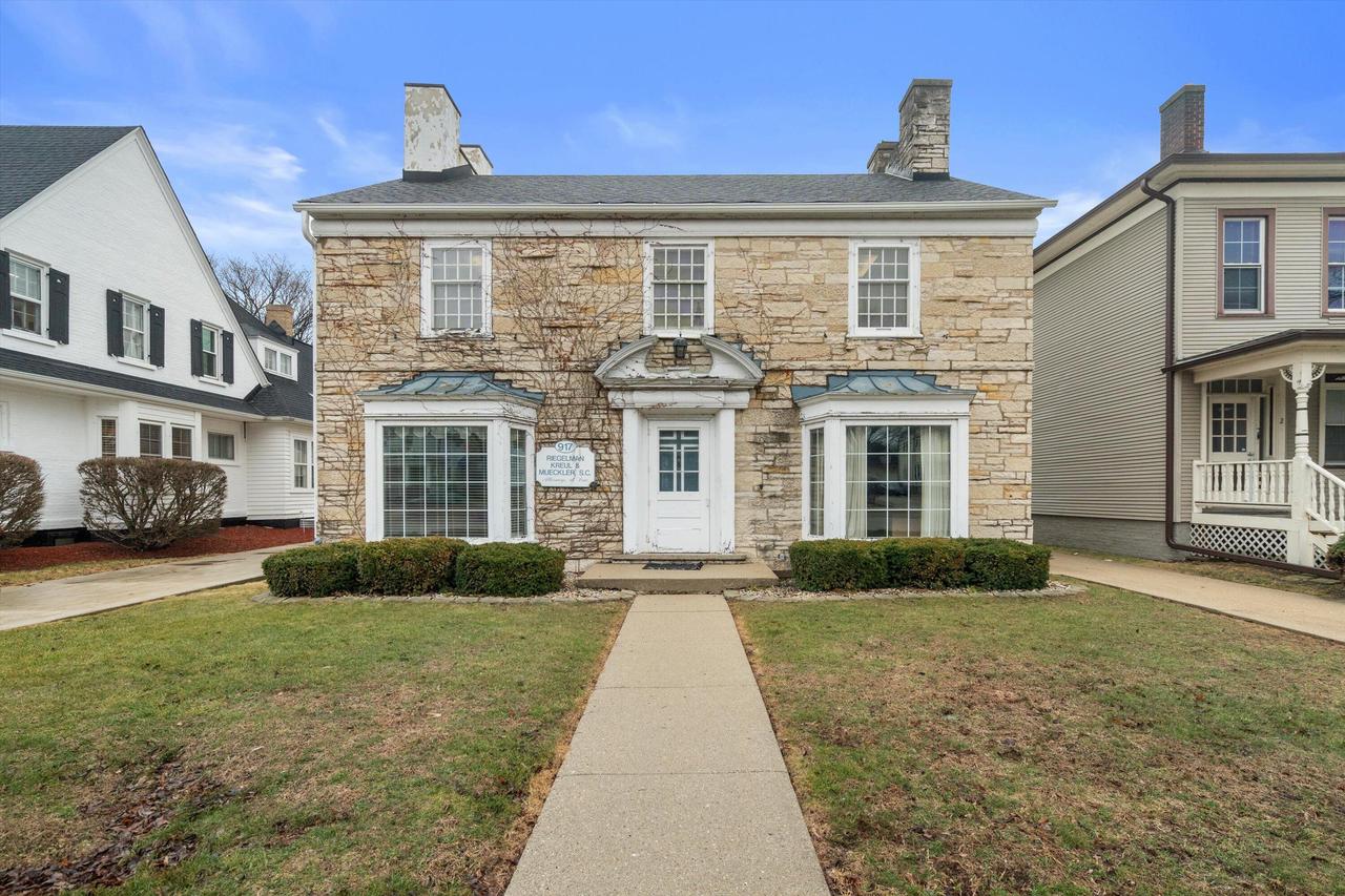 917 Main STREET, Racine, WI 53403 — photo 2