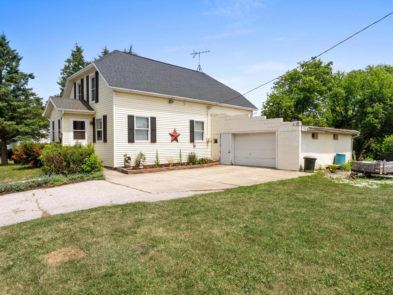 3517 N County Highway J — photo