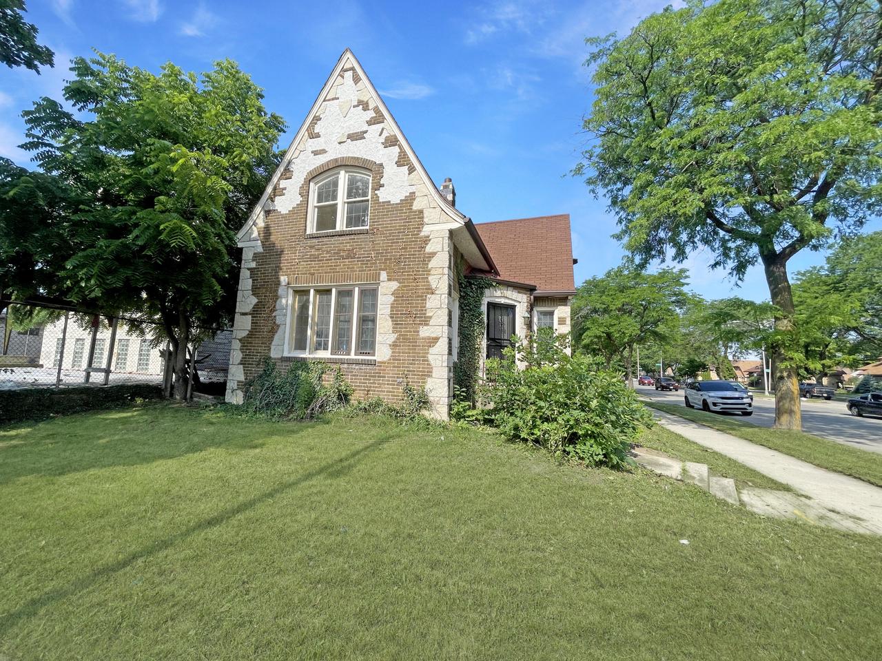 1501 W Capitol Drive — photo