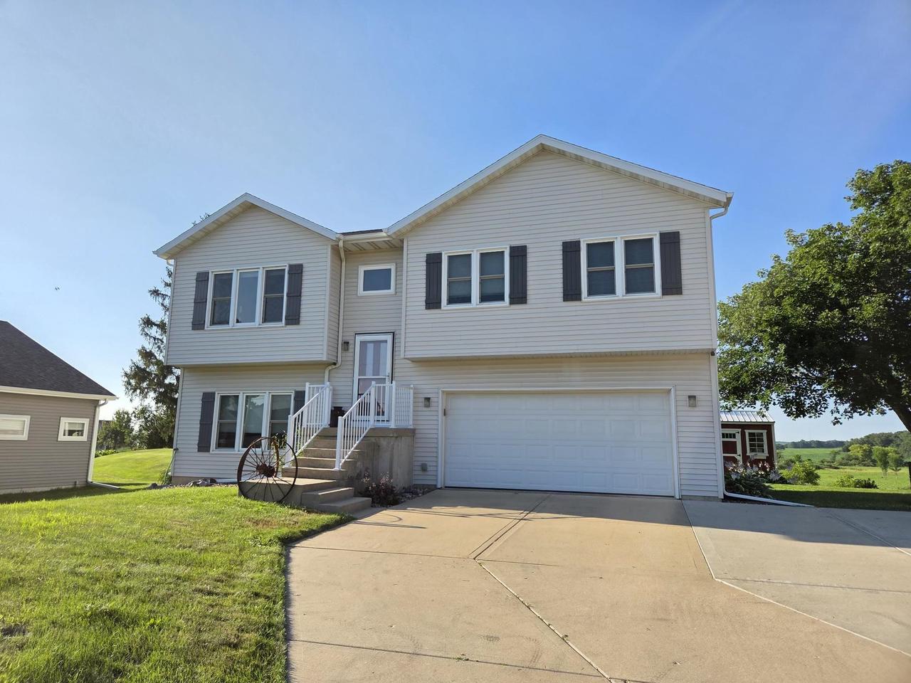 6738 Henry Road — photo