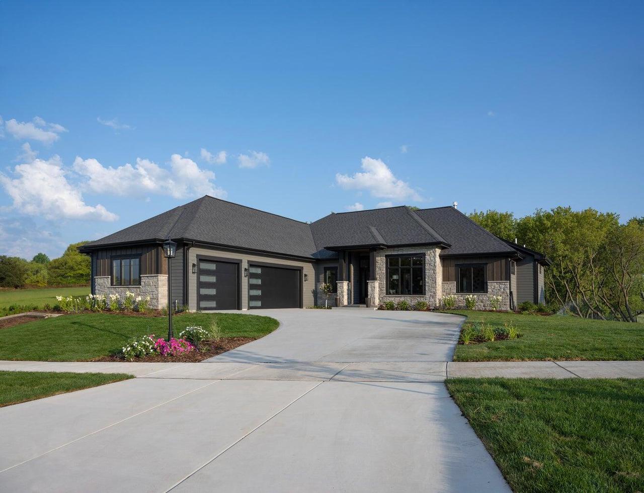 4077 Hawthorn Farm Court — photo
