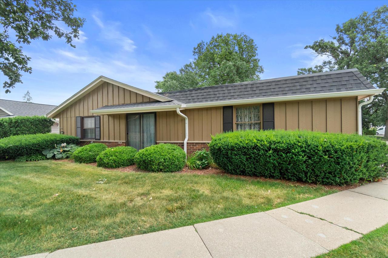 5228 Woodbridge Lane S S 5228 — photo