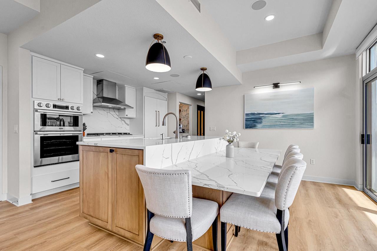 106 W Seeboth Street 512 — photo