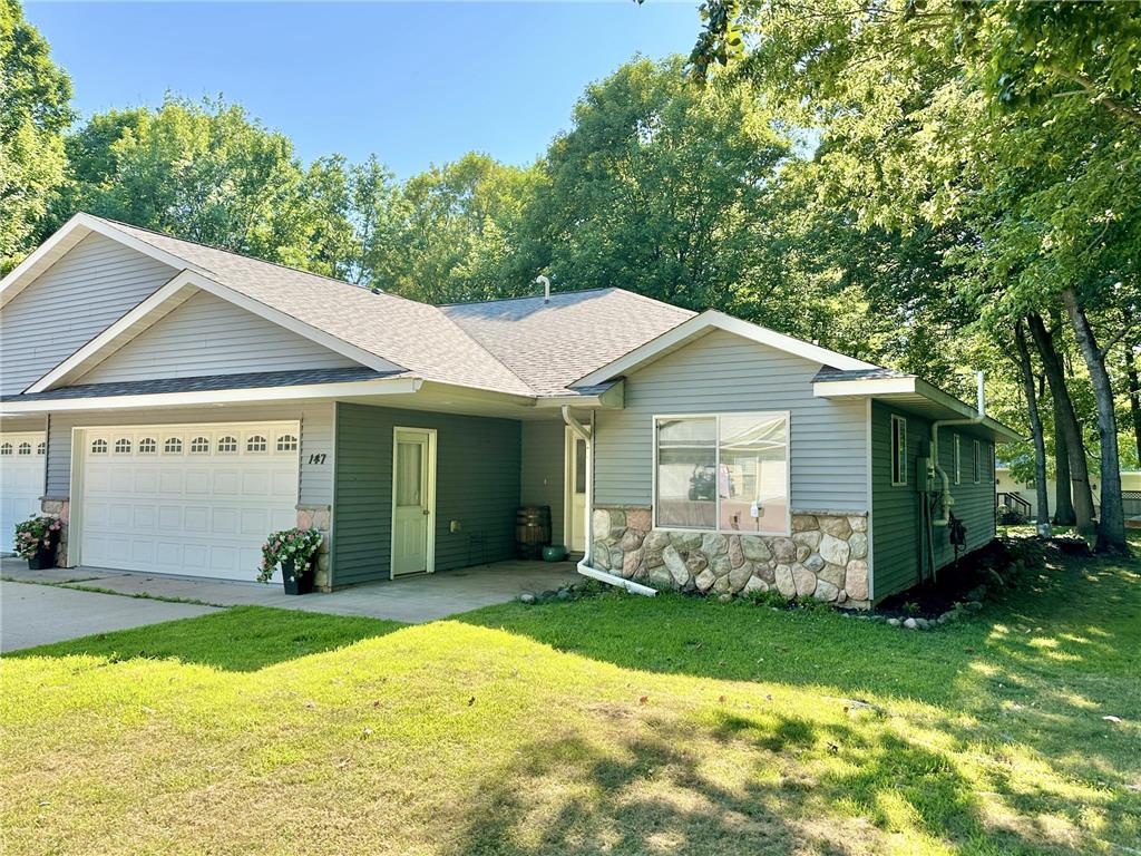 147 Royal Oak Drive — photo