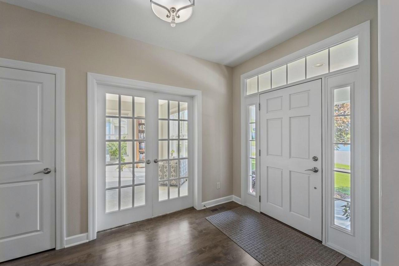 W79N423 Ridgeway LANE, Cedarburg, WI 53012 — photo 2