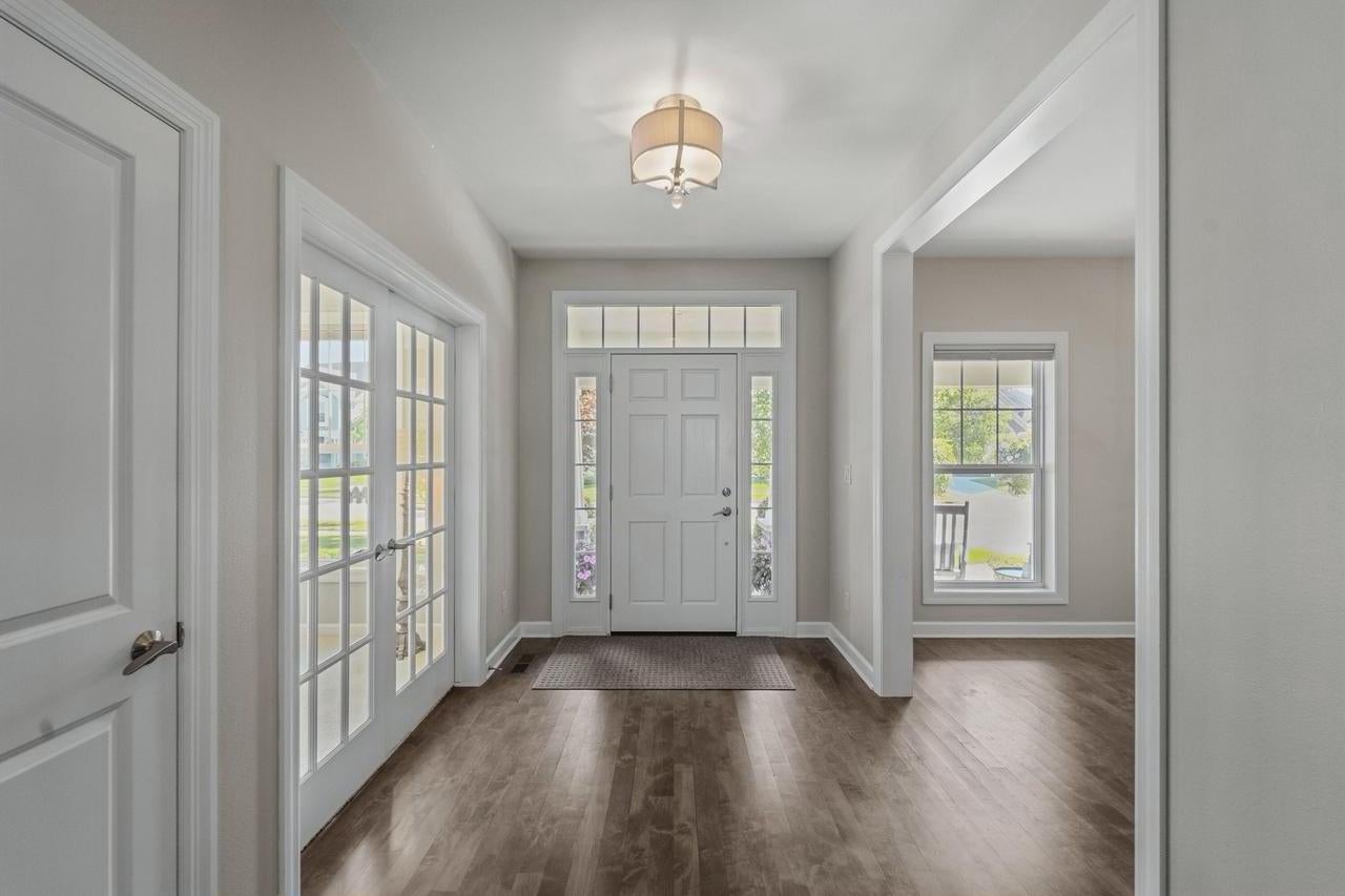 W79N423 Ridgeway LANE, Cedarburg, WI 53012 — photo 3