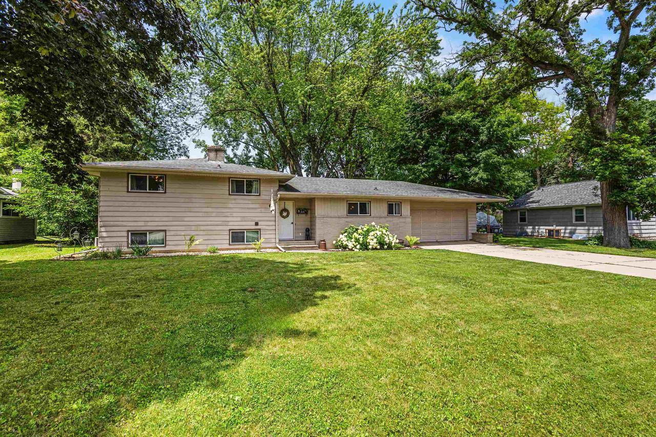 826 Fieldcrest Drive — photo