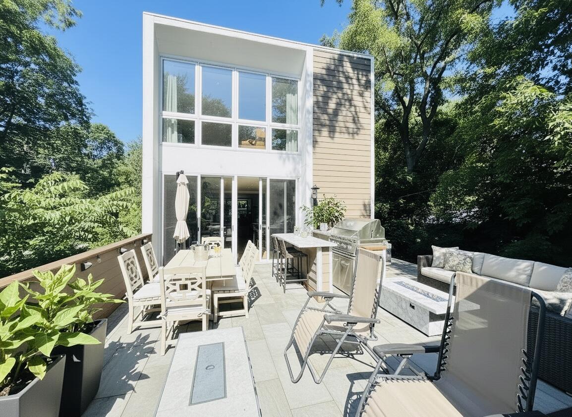 6022 N Sunny Point ROAD, Milwaukee, WI 53209 — photo 2