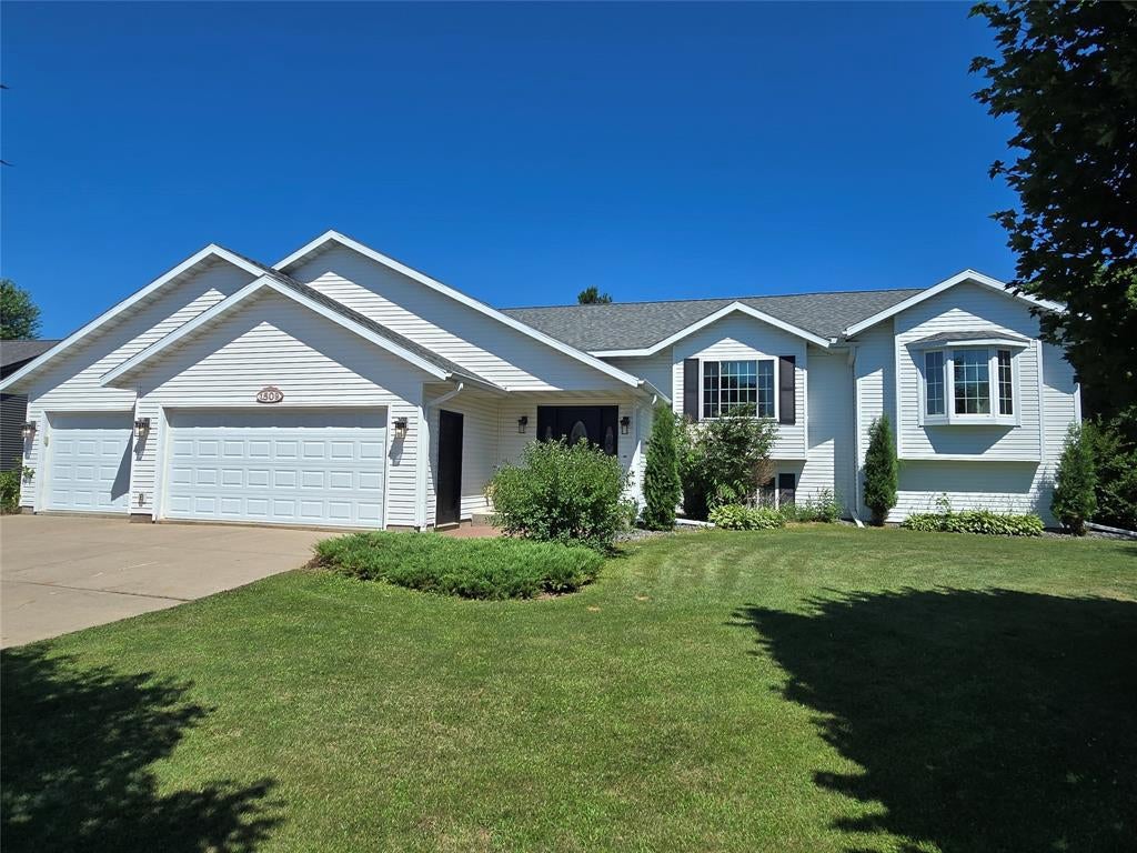 1509 Sabrena Court — photo