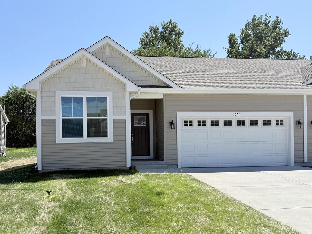1569 Meadowview Court — photo