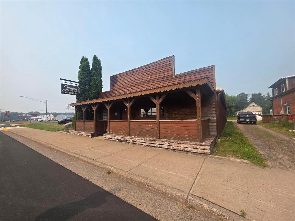 2972 US Highway 63 — photo