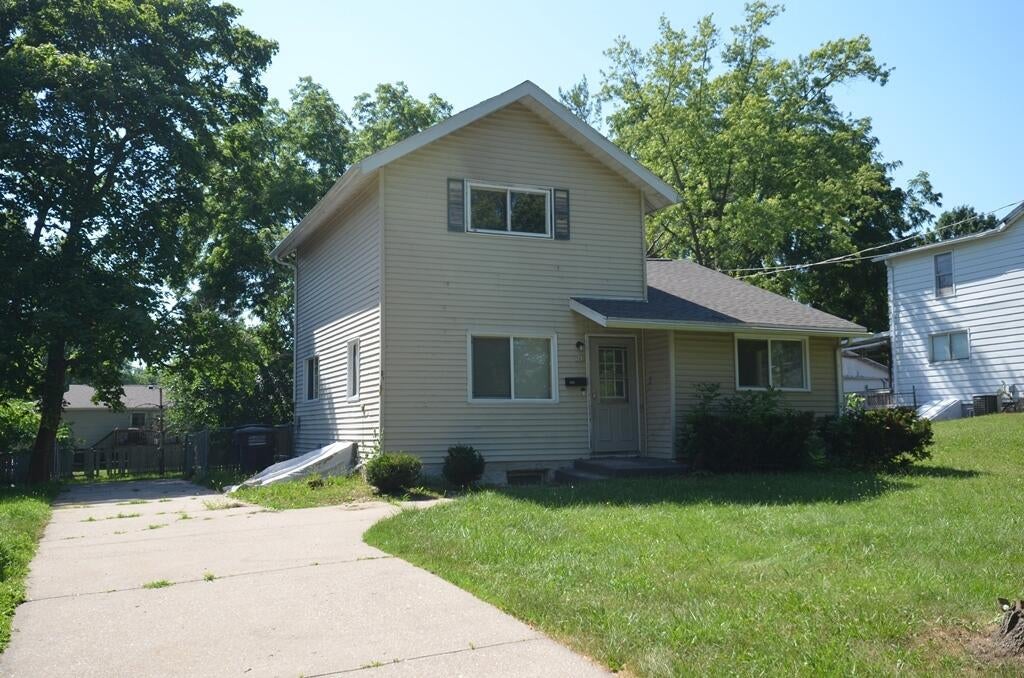 562 S Franklin Street — photo