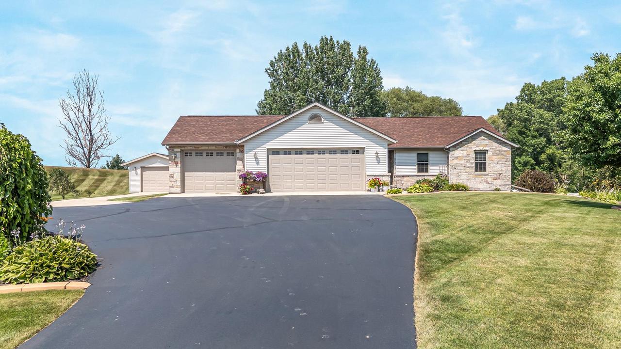 206 Donovan Circle — photo