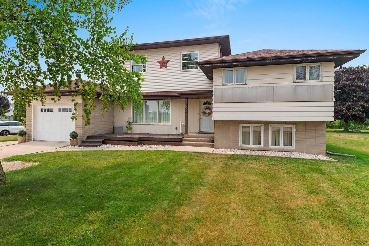 2502 Herman ROAD, Manitowoc, WI 54220 — photo 2