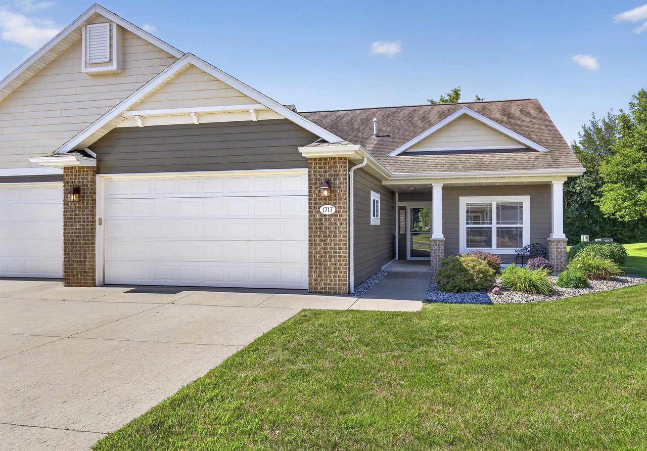 1717 Oak Hollow Lane — photo