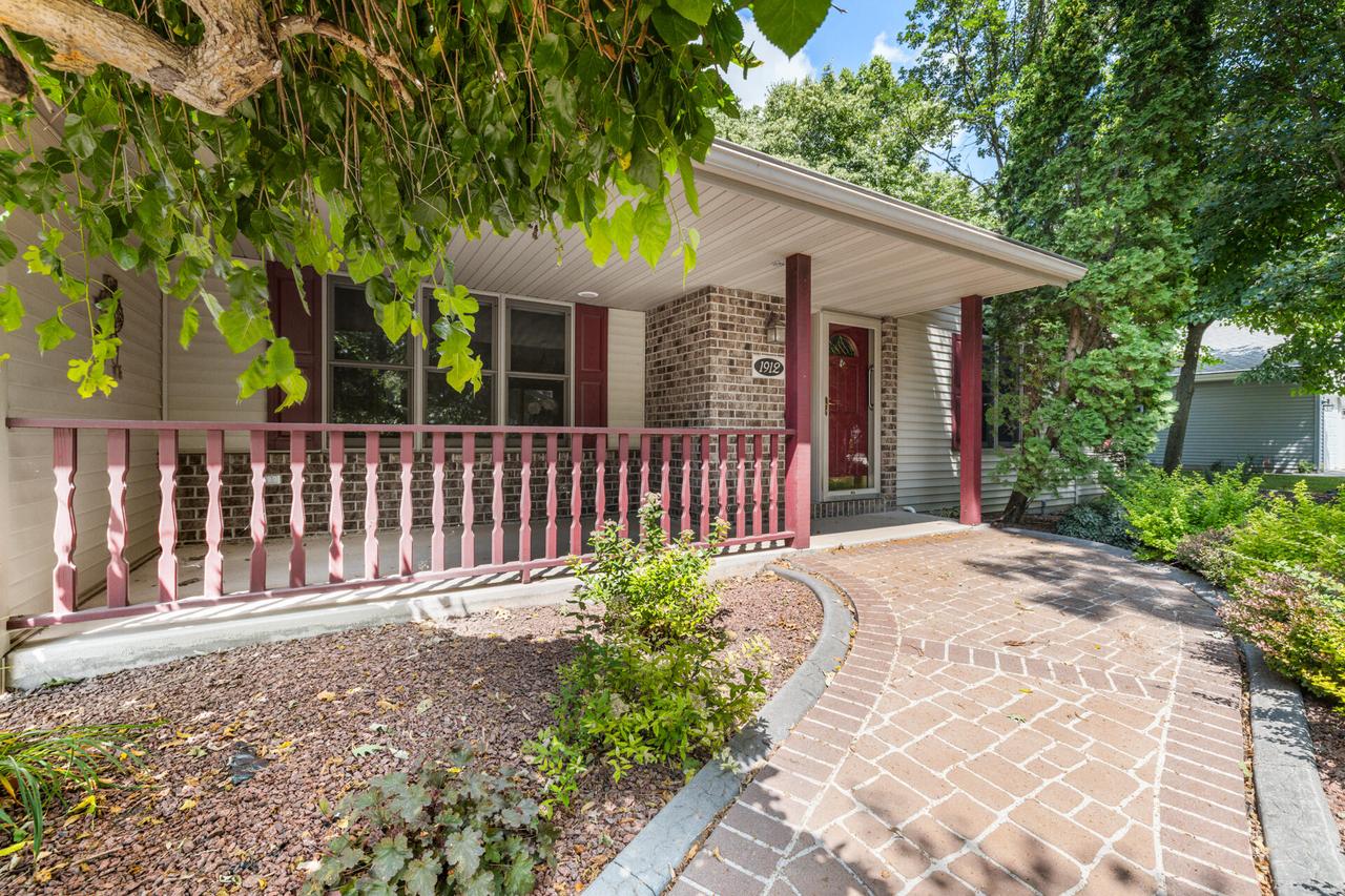 1912 Mapletree ROAD, Howards Grove, WI 53083 — photo 2