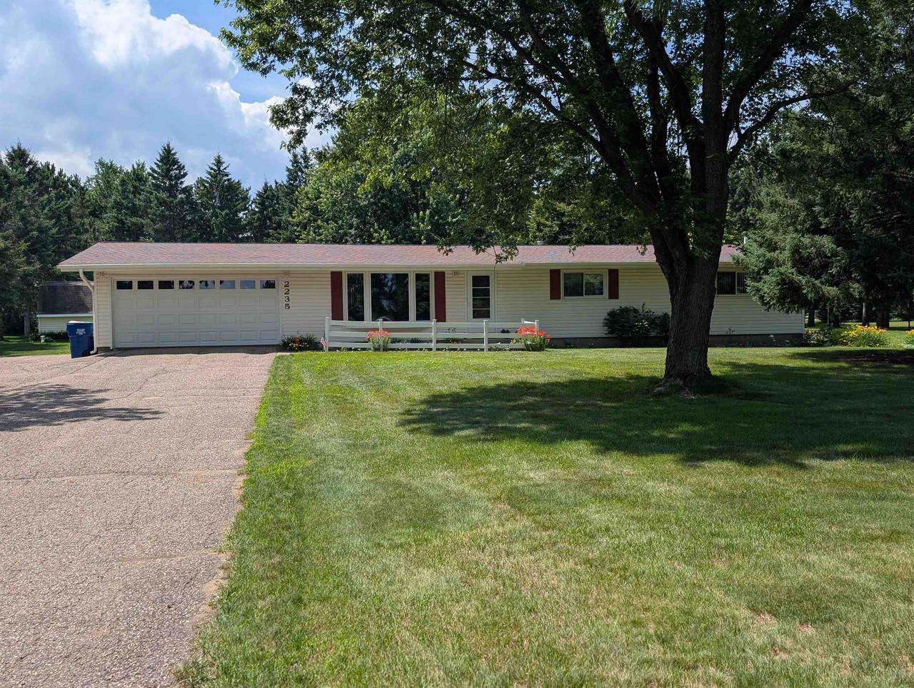 2235 Bluejay Lane — photo