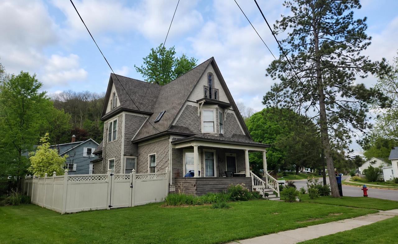 776 E Haseltine Street — photo
